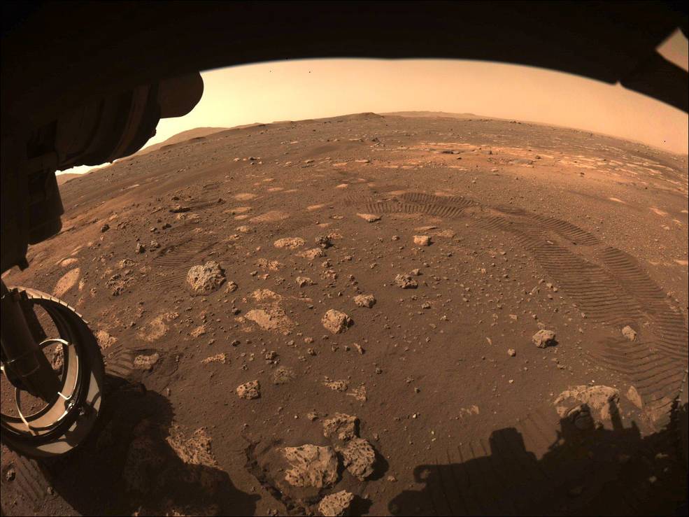 Mars'a teker izi düştü... İşte ilk test sonrası fotoğraflar 1