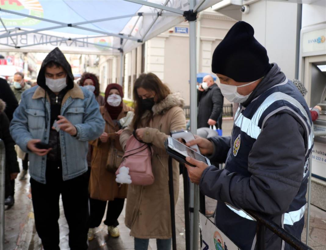 Şehir sürü bağışıklığına bırakıldı! Kırmızı ilde mutant virüs kabusu 4