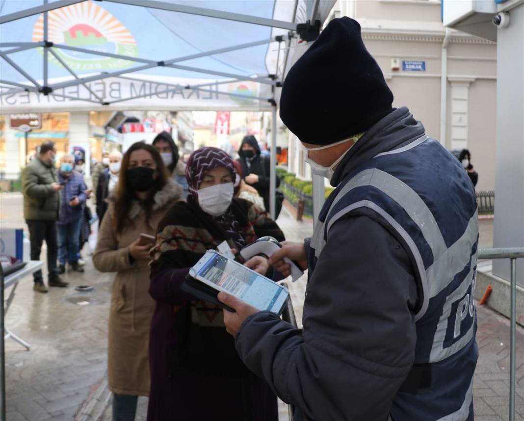 Şehir sürü bağışıklığına bırakıldı! Kırmızı ilde mutant virüs kabusu 7