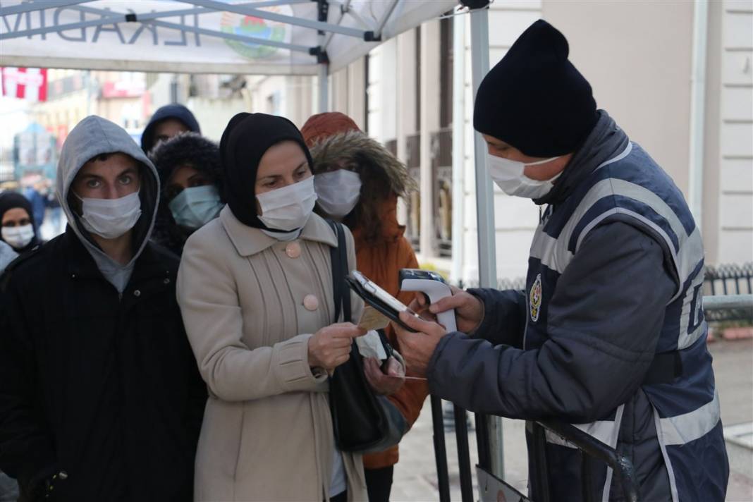 Şehir sürü bağışıklığına bırakıldı! Kırmızı ilde mutant virüs kabusu 12