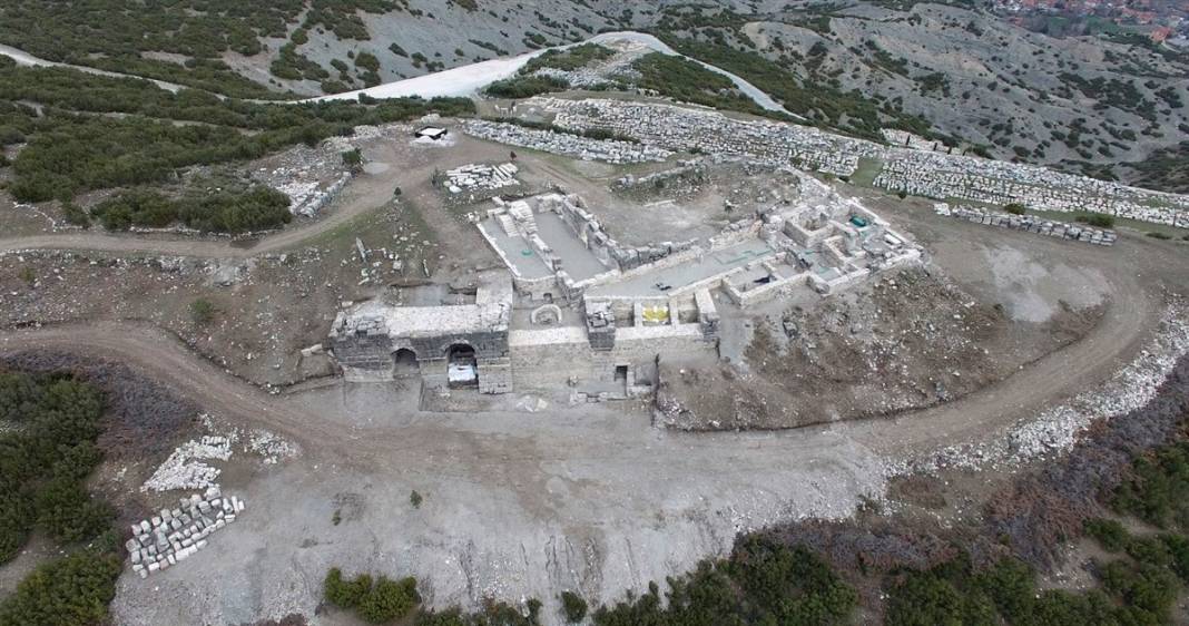Burdur'da gün yüzüne çıktı! Kilise içindeki 30 mezarın sırrı 1