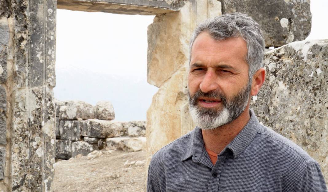 Burdur'da gün yüzüne çıktı! Kilise içindeki 30 mezarın sırrı 7