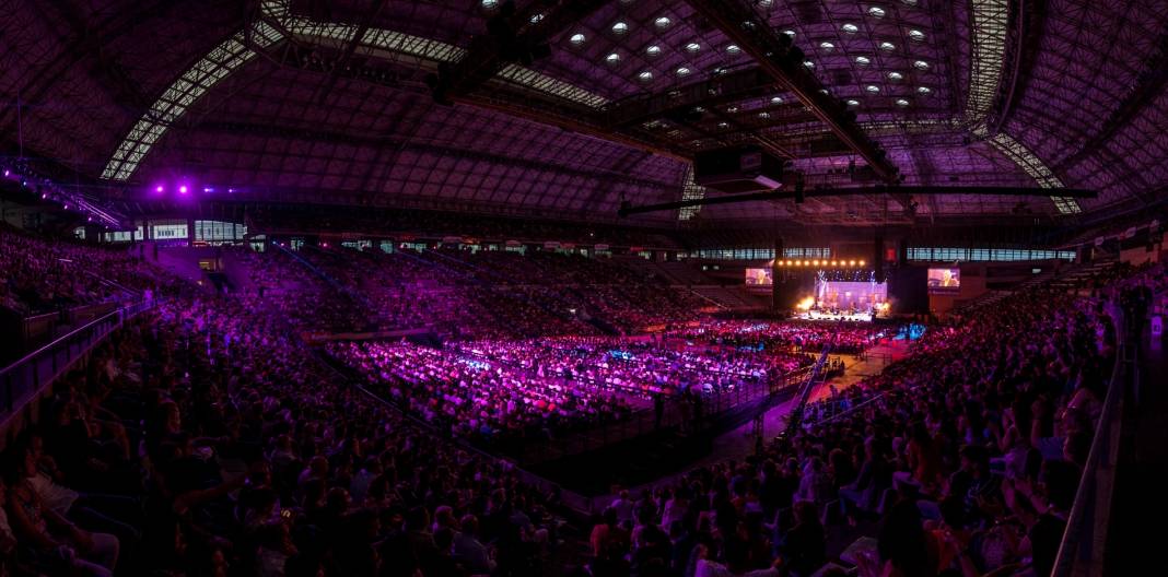 5 bin kişilik korona deneyinde şaşırtan sonuç:  Sosyal mesafe yalan mı? 10