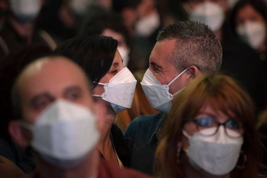 5 bin kişilik korona deneyinde şaşırtan sonuç:  Sosyal mesafe yalan mı? 2