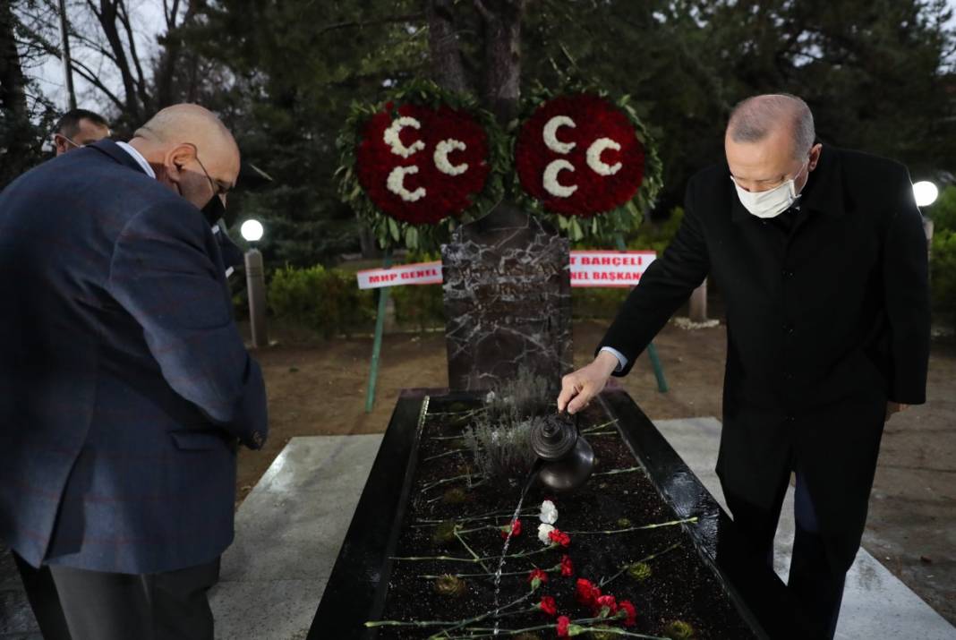 Erdoğan'dan Türkeş'in mezarına ziyaret... Tuğrul Türkeş karşıladı 9