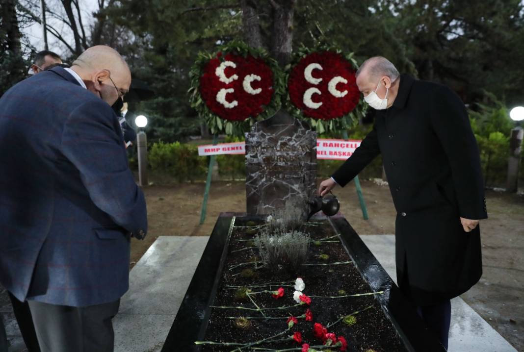 Erdoğan'dan Türkeş'in mezarına ziyaret... Tuğrul Türkeş karşıladı 10