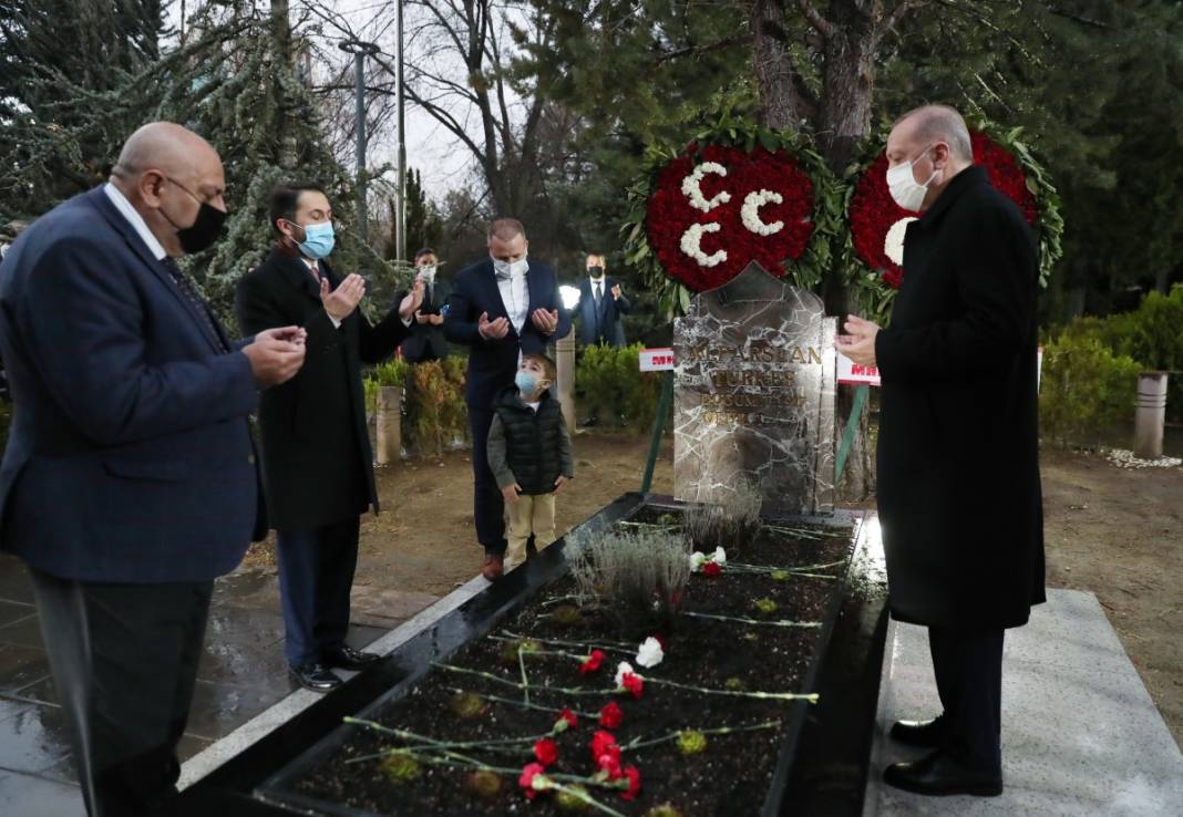 Erdoğan'dan Türkeş'in mezarına ziyaret... Tuğrul Türkeş karşıladı 11