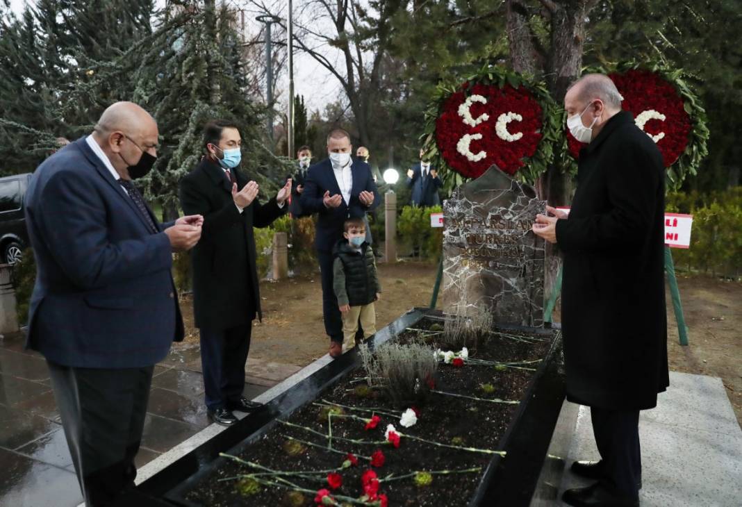 Erdoğan'dan Türkeş'in mezarına ziyaret... Tuğrul Türkeş karşıladı 12