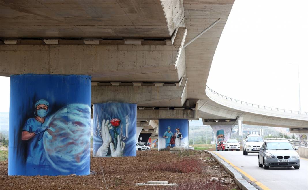 Mansur Yavaş sosyal medyadan paylaştı! Sağlık çalışanlarına grafiti yolu 9