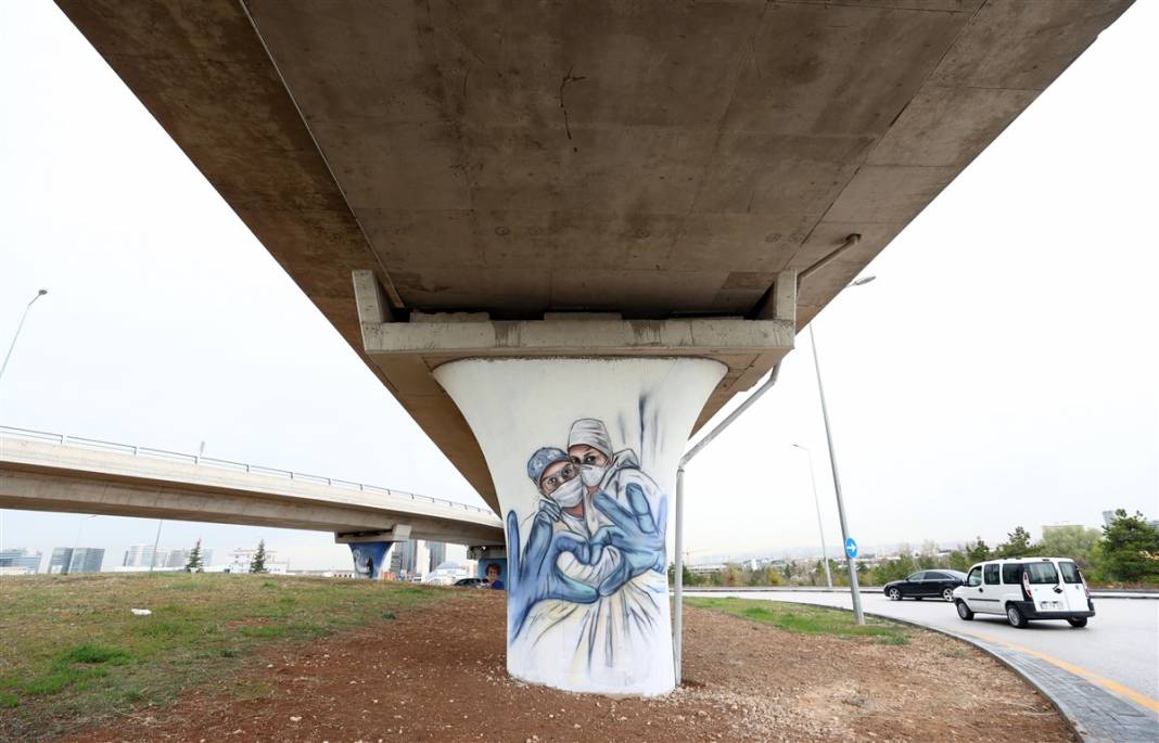 Mansur Yavaş sosyal medyadan paylaştı! Sağlık çalışanlarına grafiti yolu 32