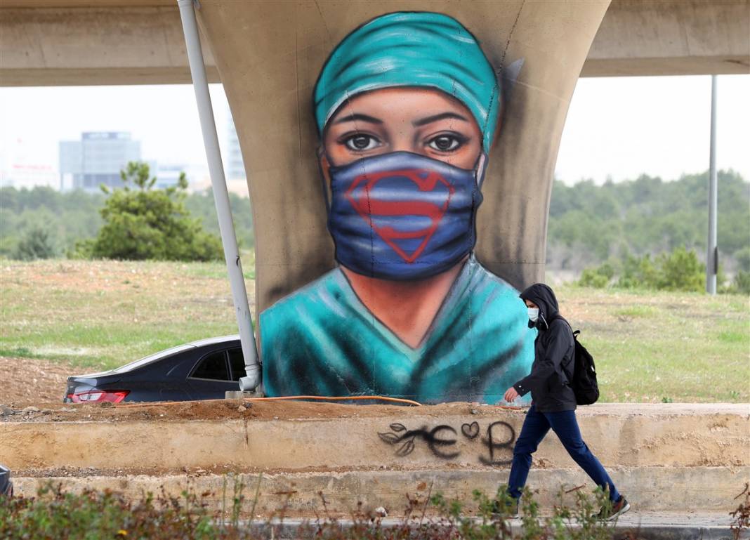 Mansur Yavaş sosyal medyadan paylaştı! Sağlık çalışanlarına grafiti yolu 41