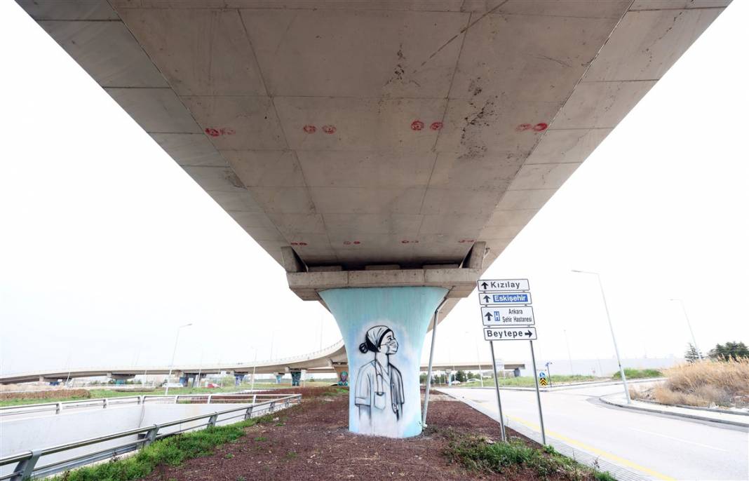 Mansur Yavaş sosyal medyadan paylaştı! Sağlık çalışanlarına grafiti yolu 42