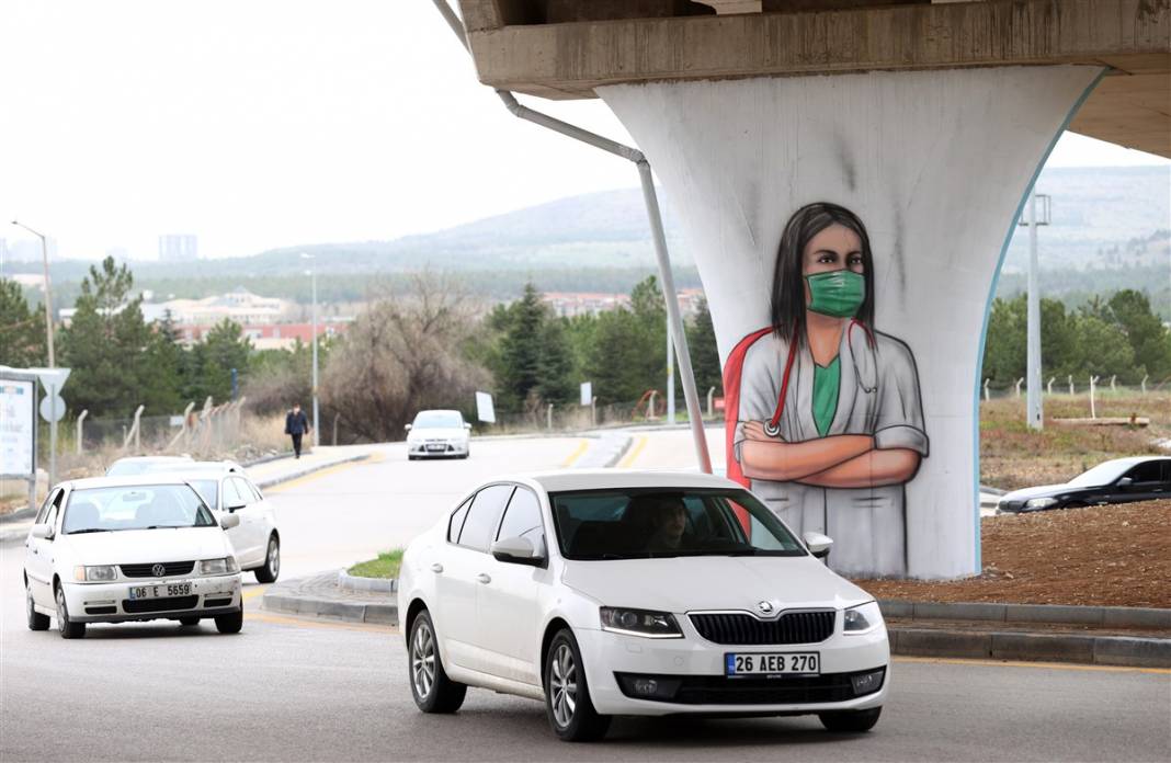 Mansur Yavaş sosyal medyadan paylaştı! Sağlık çalışanlarına grafiti yolu 45