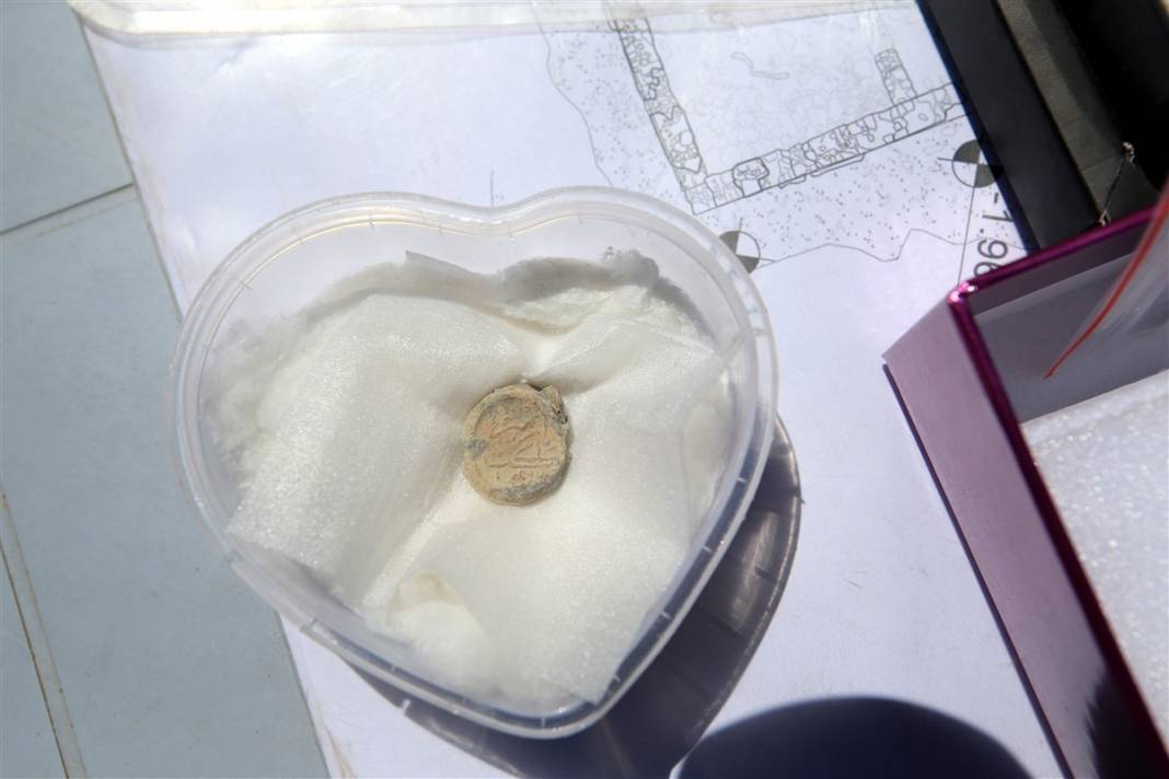 Antik kentte bulundu! Üzerinde dünyaca ünlü teknoloji firmasının ismi yazıyor 1