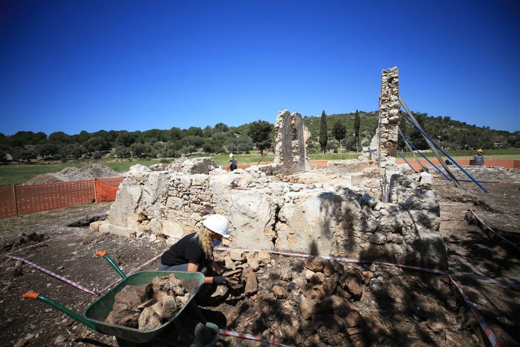 Antik kentte bulundu! Üzerinde dünyaca ünlü teknoloji firmasının ismi yazıyor 8