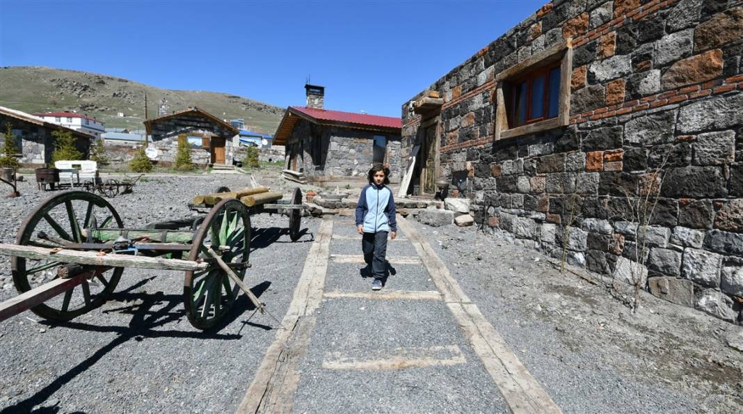 İngiliz ve Rusların Kars'taki gözdesi: Kapıdan gireni geçmişe götürüyor