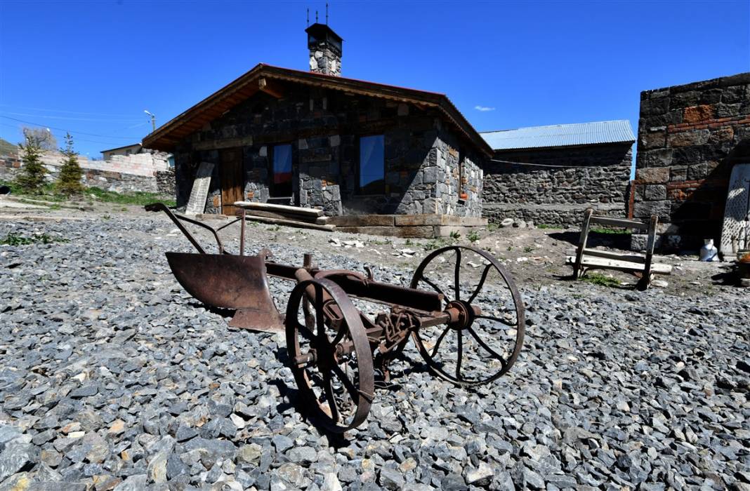 İngiliz ve Rusların Kars'taki gözdesi: Kapıdan gireni geçmişe götürüyor