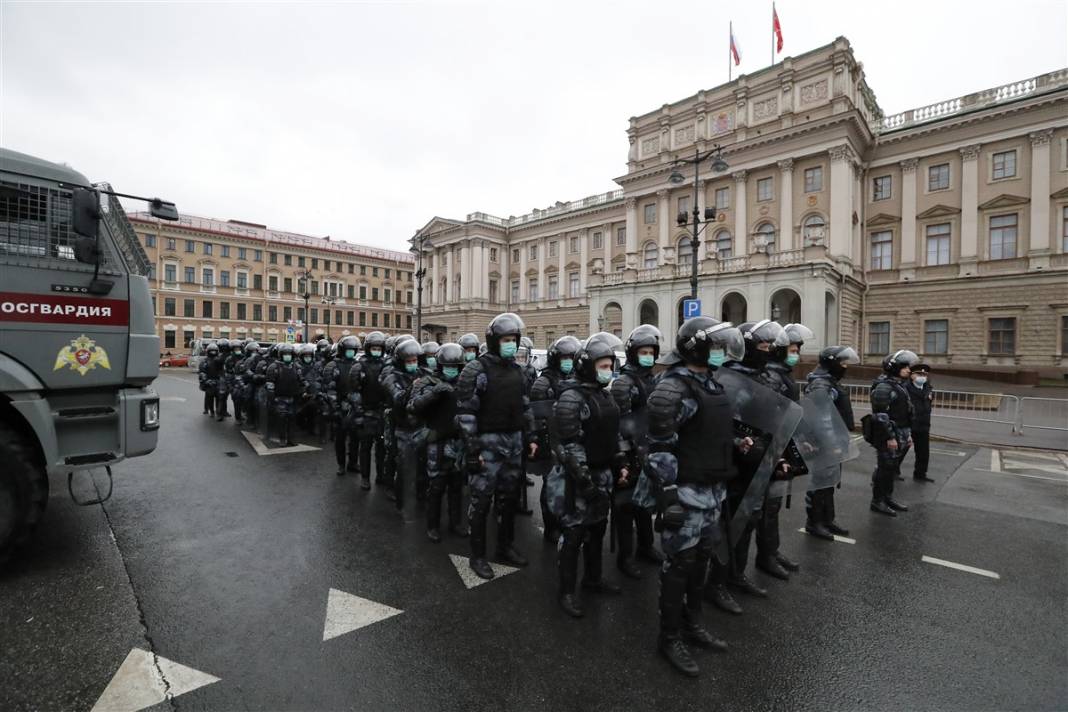 Navalny protestolarında gözaltı sayısı 1400'ü aştı 1