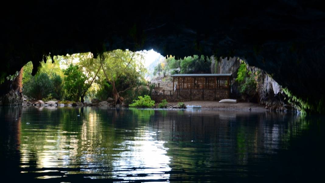Dünyaca ünlü Altınbeşik Mağarası sessizliğe büründü 1