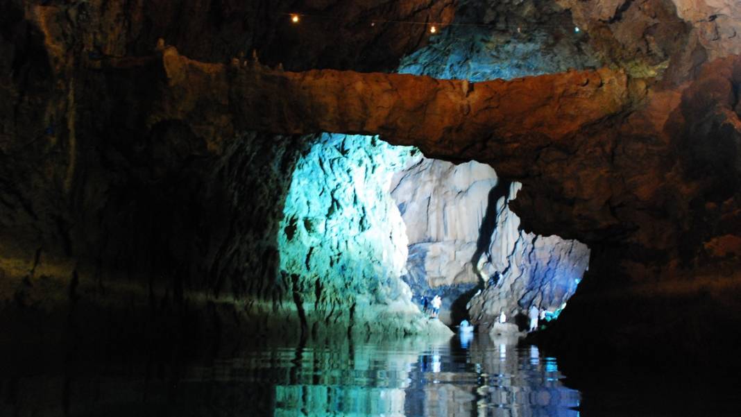 Dünyaca ünlü Altınbeşik Mağarası sessizliğe büründü 2