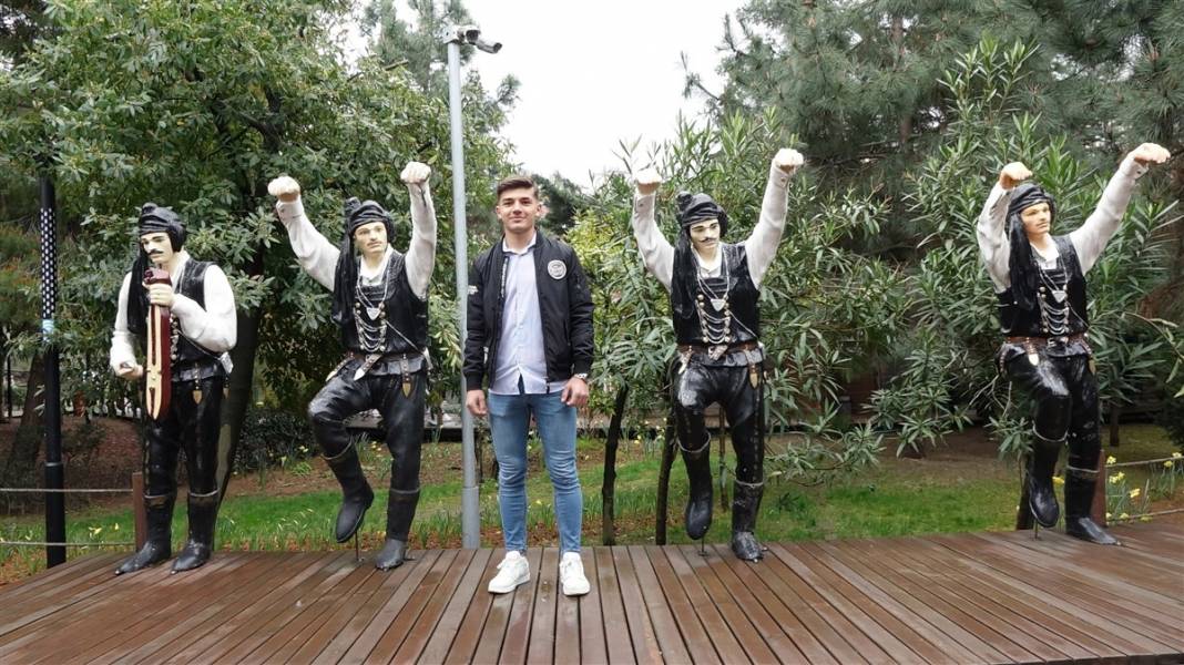 Milyonlarca yüz arasından seçildi! Trabzonsporlu Mert ABD yolcusu 4