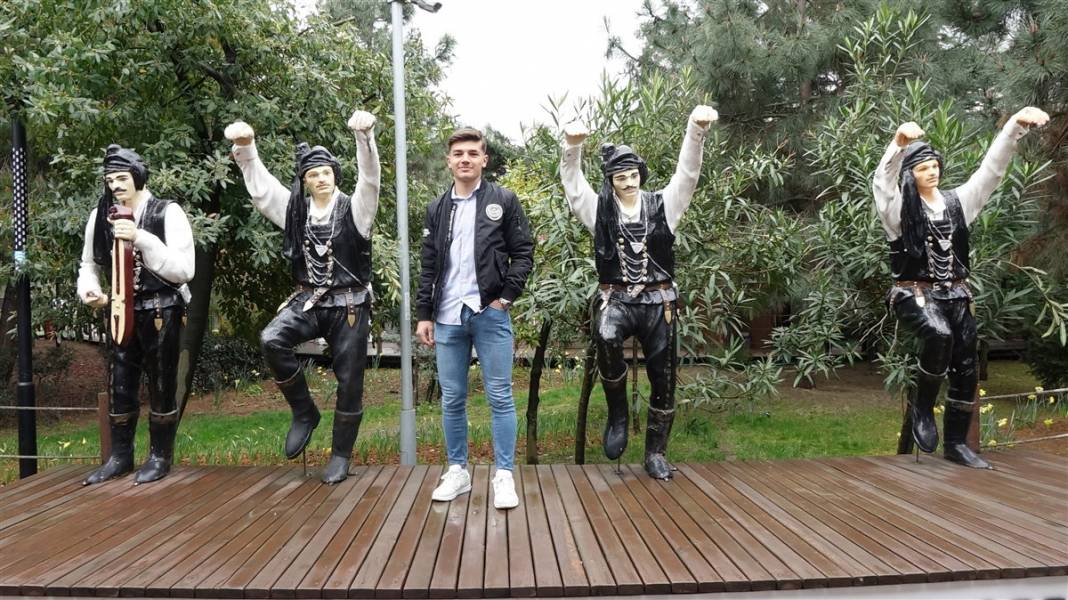 Milyonlarca yüz arasından seçildi! Trabzonsporlu Mert ABD yolcusu 5