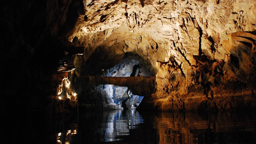 Dünyaca ünlü Altınbeşik Mağarası sessizliğe büründü 3