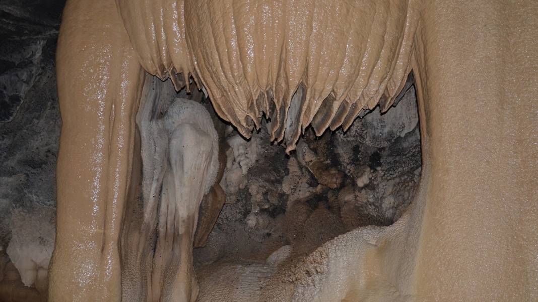 Dünyaca ünlü Altınbeşik Mağarası sessizliğe büründü 6