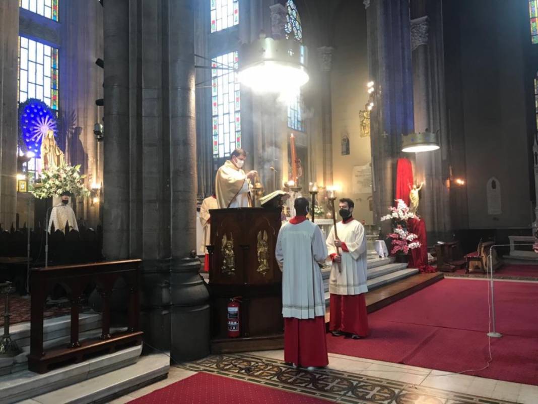 St. Antuan Kilisesi'nde Paskalya ayini 3