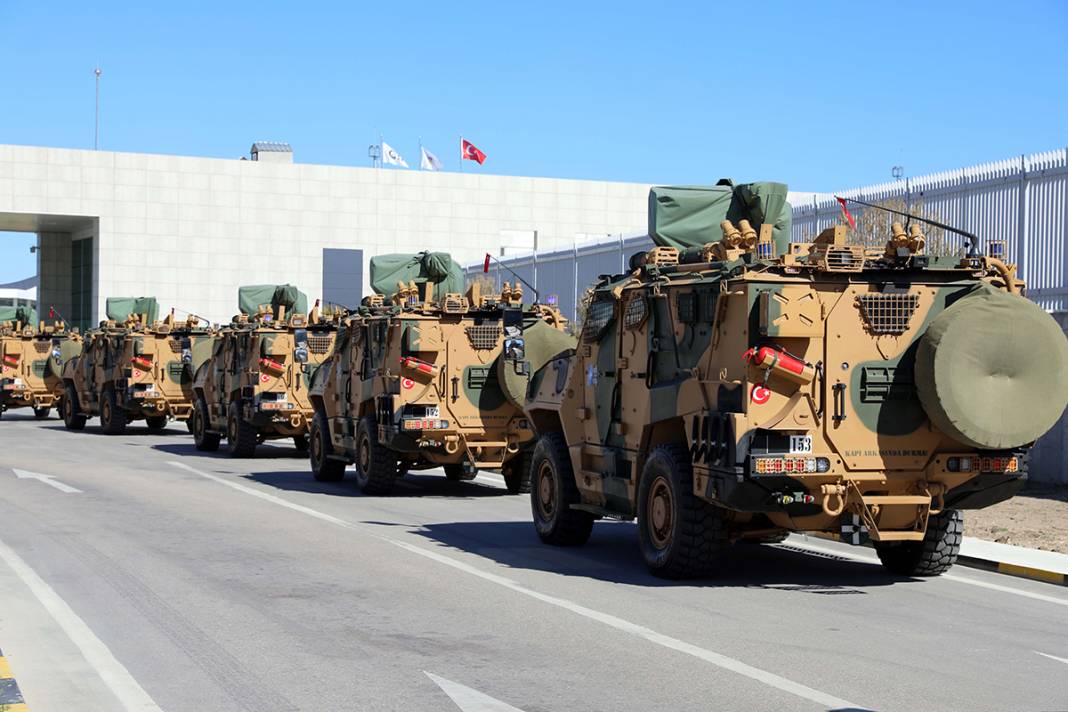 Türk askerleri Hamzabeyli Sınır Kapısı'ndan çıkış yaptı 1