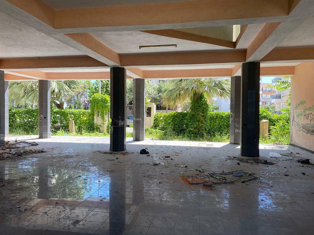 Kyme Antik Kenti'nin son hali yürek sızlatıyor 1