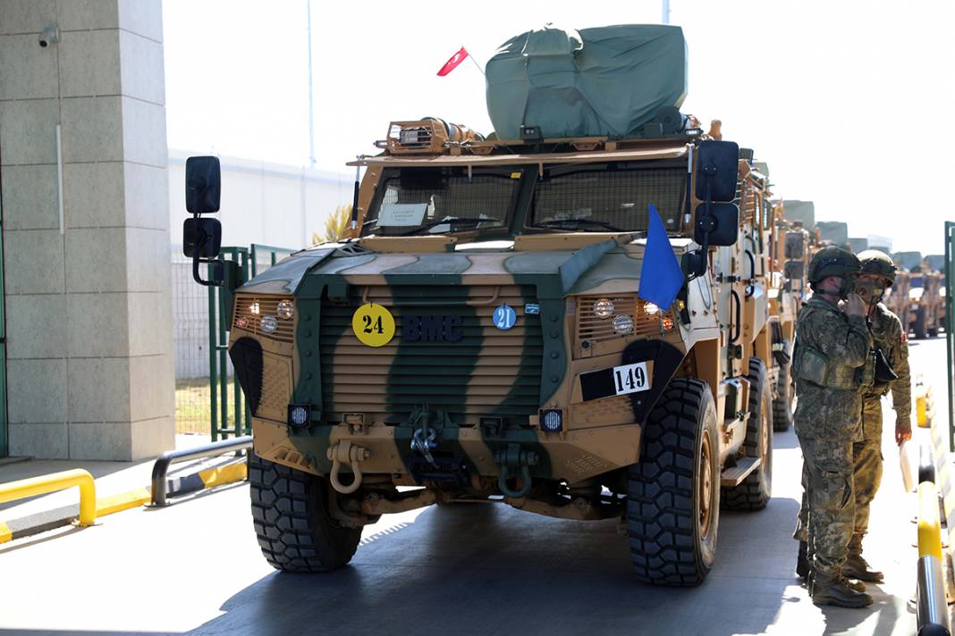 Türk askerleri Hamzabeyli Sınır Kapısı'ndan çıkış yaptı 11