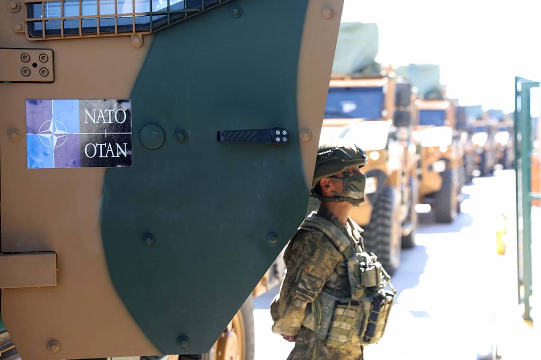 Türk askerleri Hamzabeyli Sınır Kapısı'ndan çıkış yaptı 12