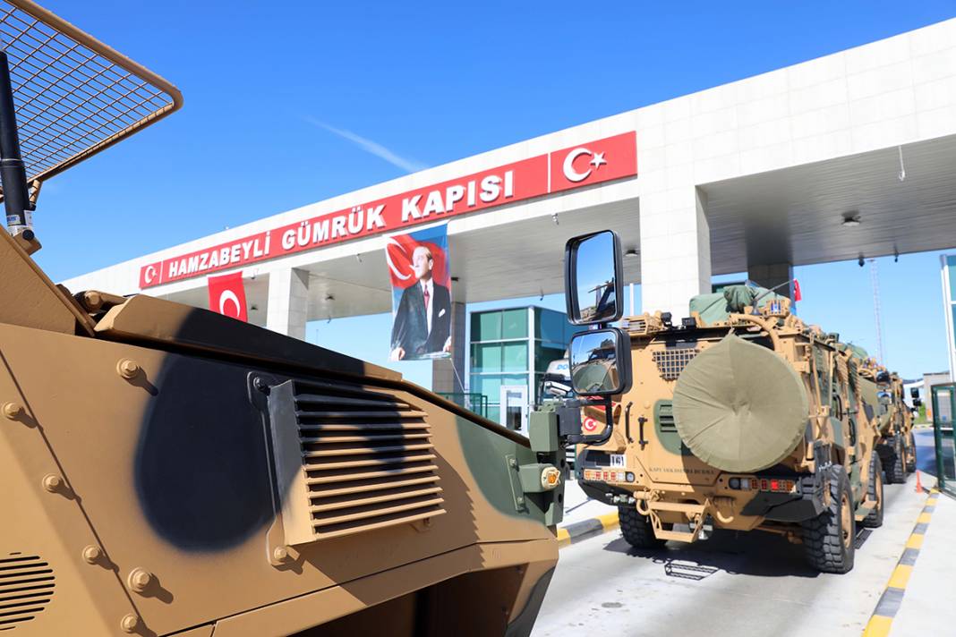 Türk askerleri Hamzabeyli Sınır Kapısı'ndan çıkış yaptı 2