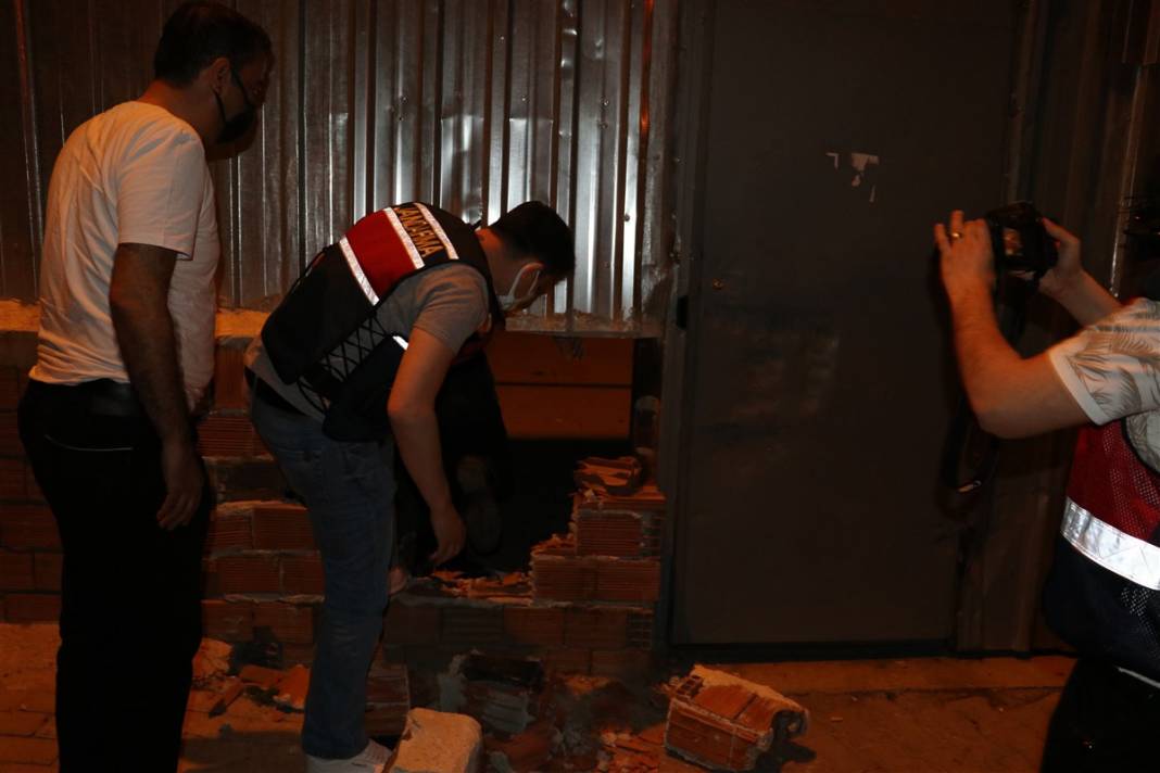 Polis böyle girdi! Hepsi gizli bölmeden çıktı... 3