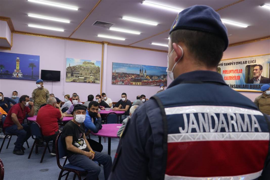 Polis böyle girdi! Hepsi gizli bölmeden çıktı... 7