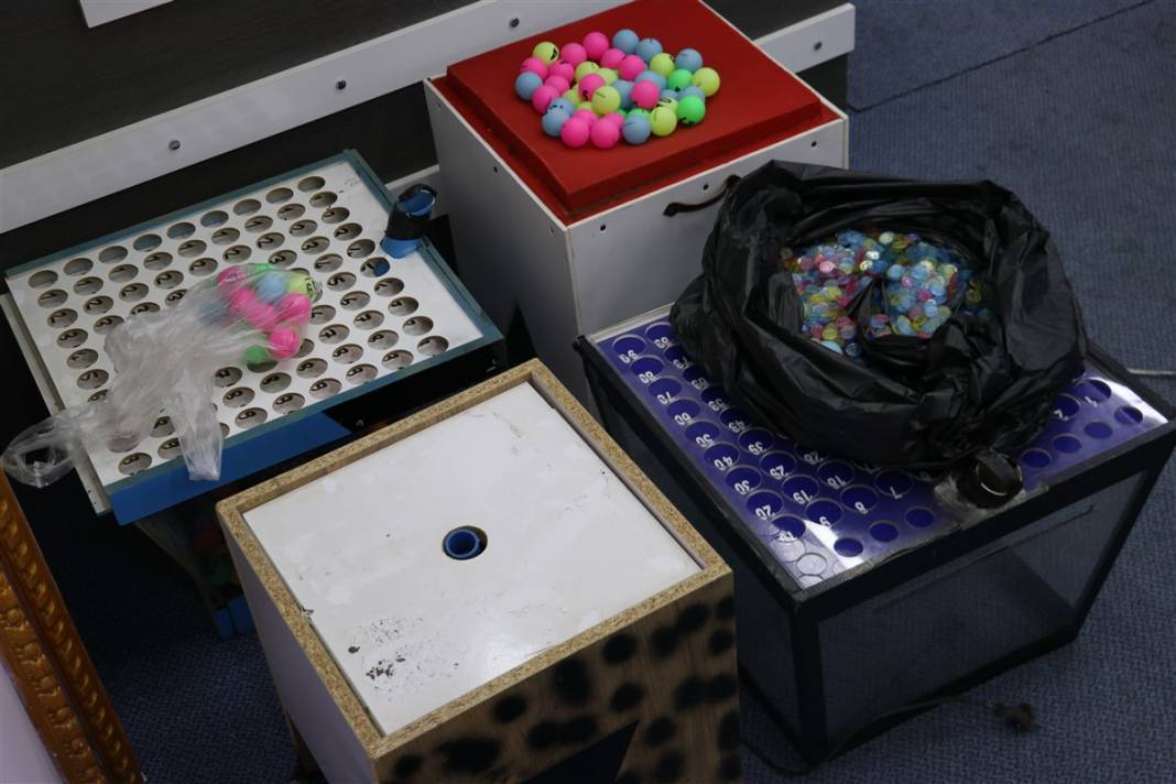 Polis böyle girdi! Hepsi gizli bölmeden çıktı... 8