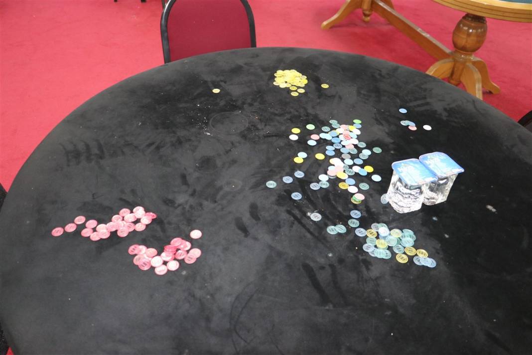 Polis böyle girdi! Hepsi gizli bölmeden çıktı... 13