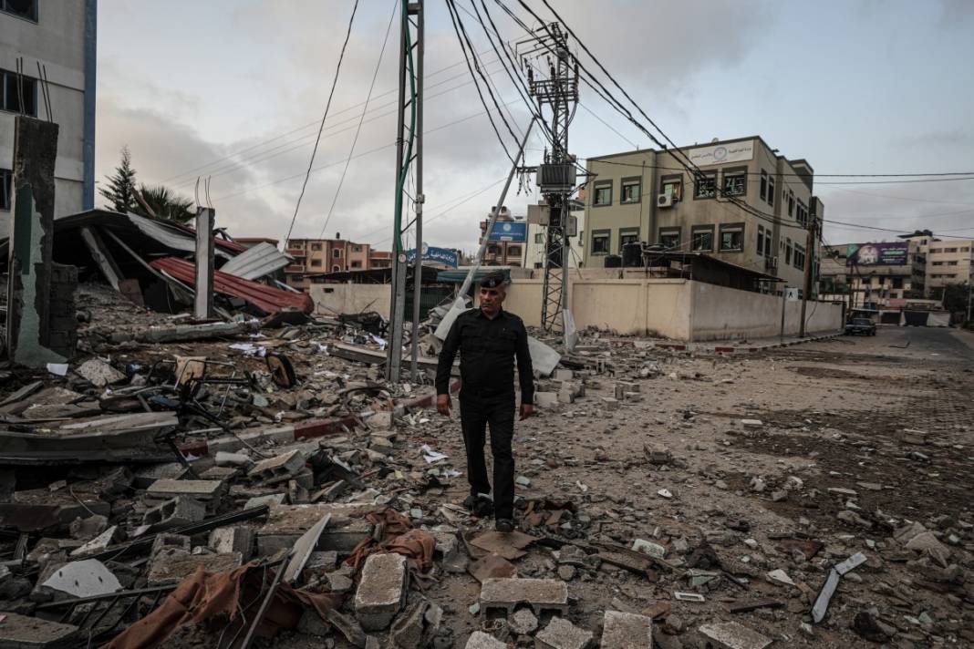 İsrail ordusu Gazze'yi yerle bir etti: Bombardıman sonrası çarpıcı fotoğraflar 33