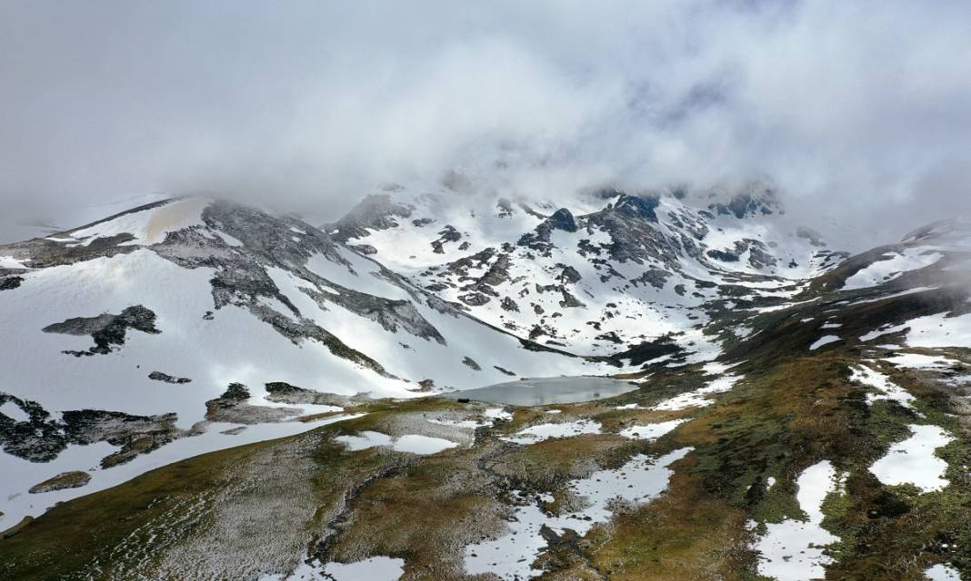 Görüntülerden Türkiye'den: Mayıs ortasında kar şöleni 1