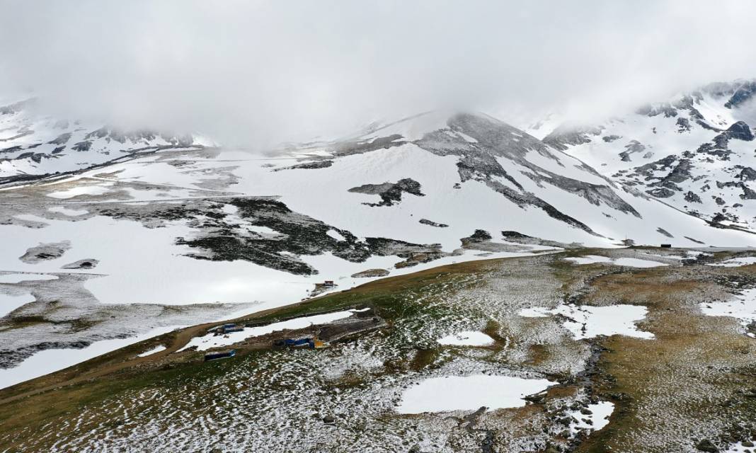 Görüntülerden Türkiye'den: Mayıs ortasında kar şöleni 2