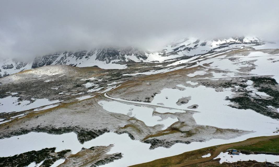 Görüntülerden Türkiye'den: Mayıs ortasında kar şöleni 3