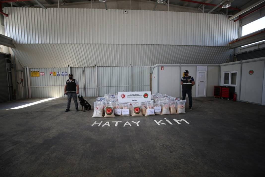 Son büyük baskında ele geçirildi: 'Bina taşı'ndan kilolarca hap çıktı 5