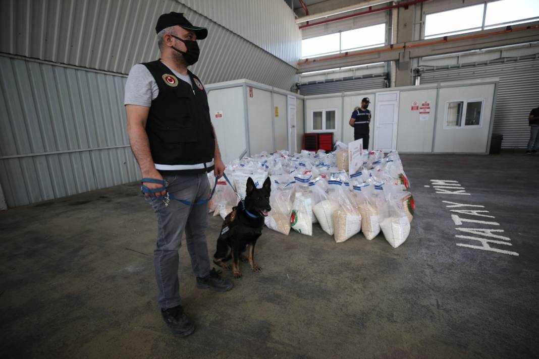 Son büyük baskında ele geçirildi: 'Bina taşı'ndan kilolarca hap çıktı 9