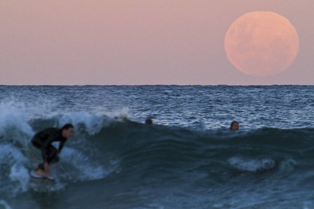 İşte nefes kesen görüntüler: Süper Ay 'çiçek açtı' 2