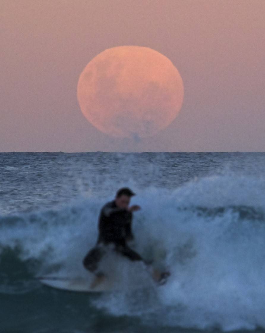 İşte nefes kesen görüntüler: Süper Ay 'çiçek açtı' 5