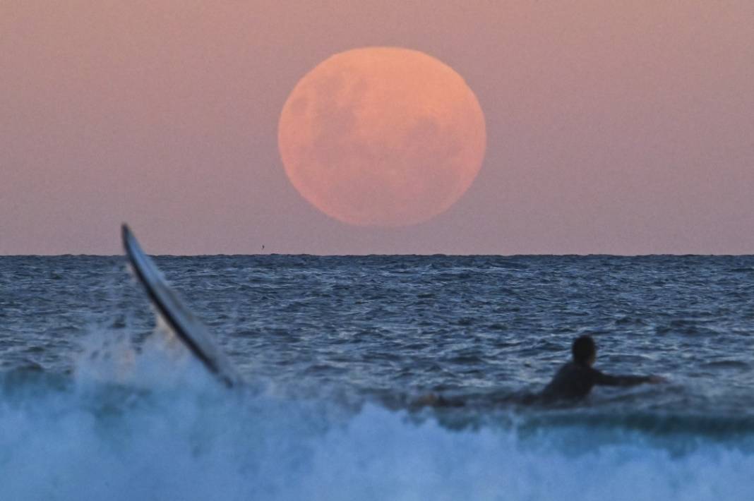İşte nefes kesen görüntüler: Süper Ay 'çiçek açtı' 6