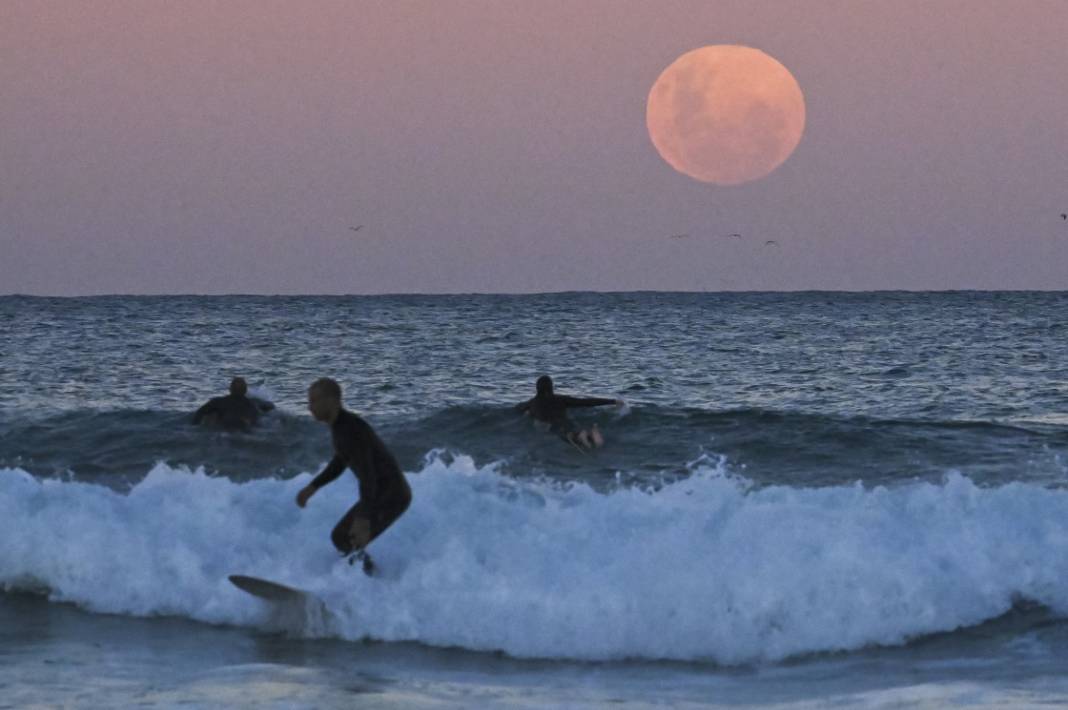 İşte nefes kesen görüntüler: Süper Ay 'çiçek açtı' 8