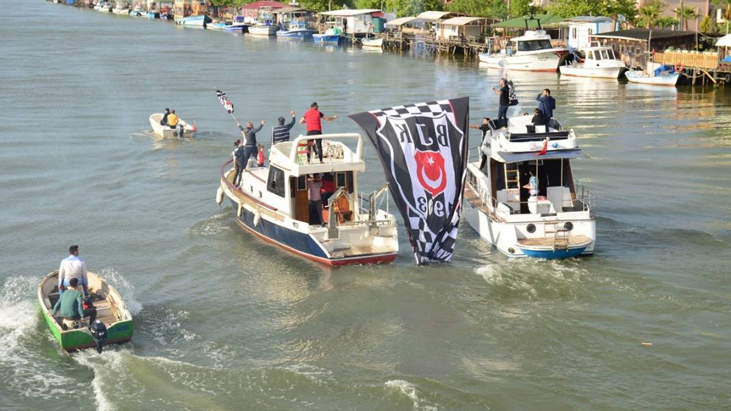 Sakarya Nehri'nde Beşiktaşlıların şampiyonluk turu 4