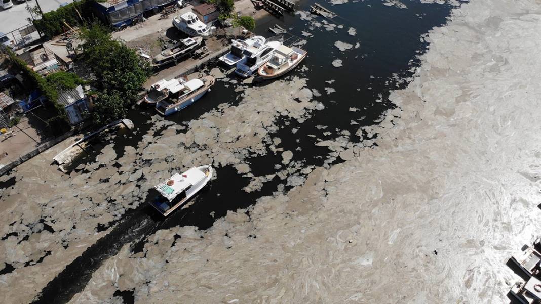 Müsilaj Çanakkale'yi ikiye bölen Sarıçay'ı da kapladı 8